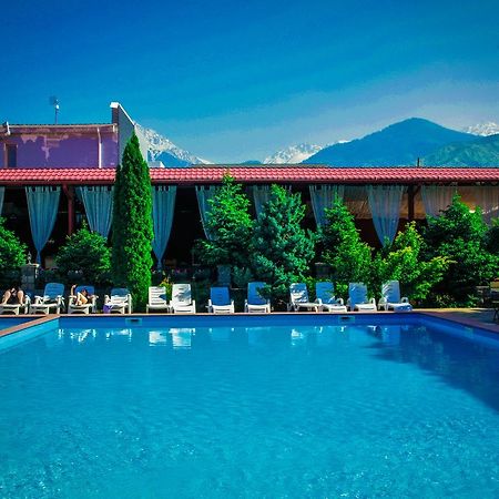 Stary Melnik Hotel Алма Ата Екстериор снимка