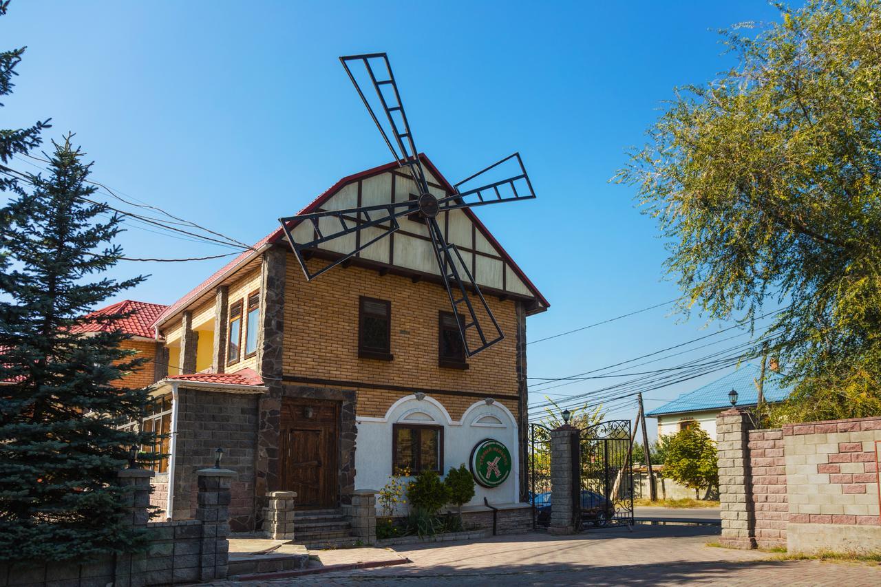 Stary Melnik Hotel Алма Ата Екстериор снимка