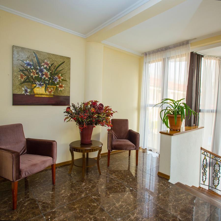 Stary Melnik Hotel Алма Ата Екстериор снимка