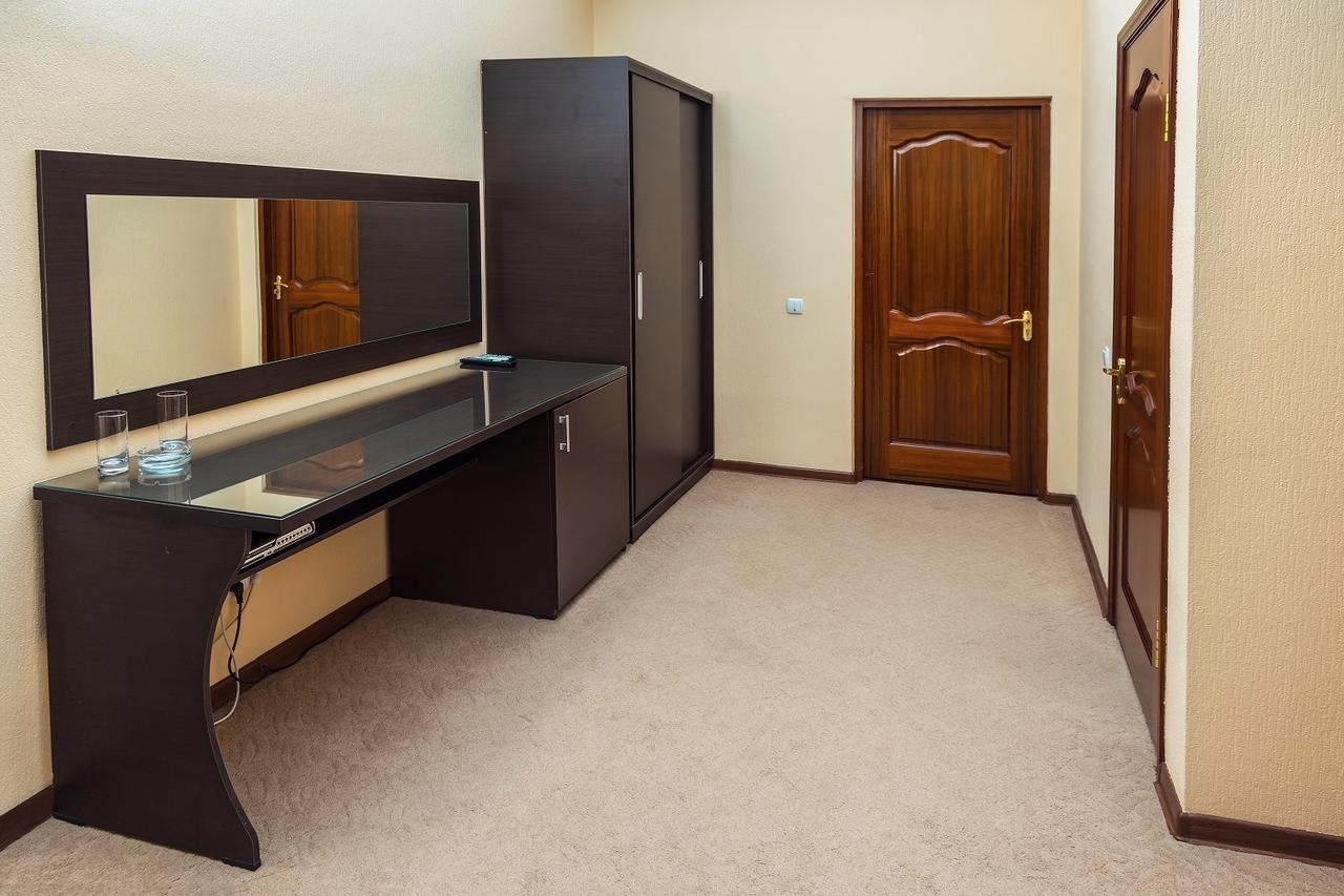 Stary Melnik Hotel Алма Ата Екстериор снимка