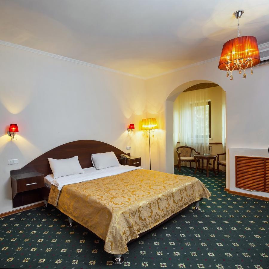Stary Melnik Hotel Алма Ата Екстериор снимка