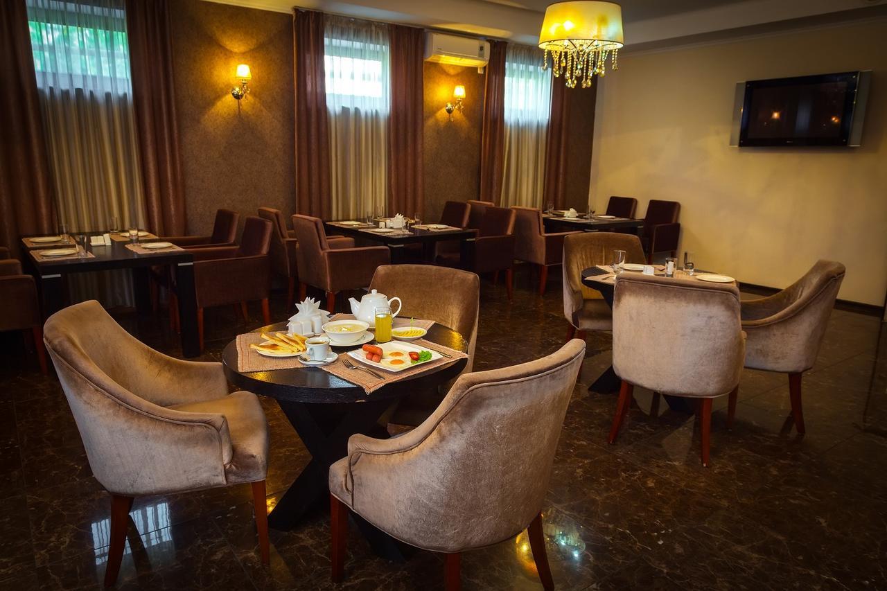 Stary Melnik Hotel Алма Ата Екстериор снимка
