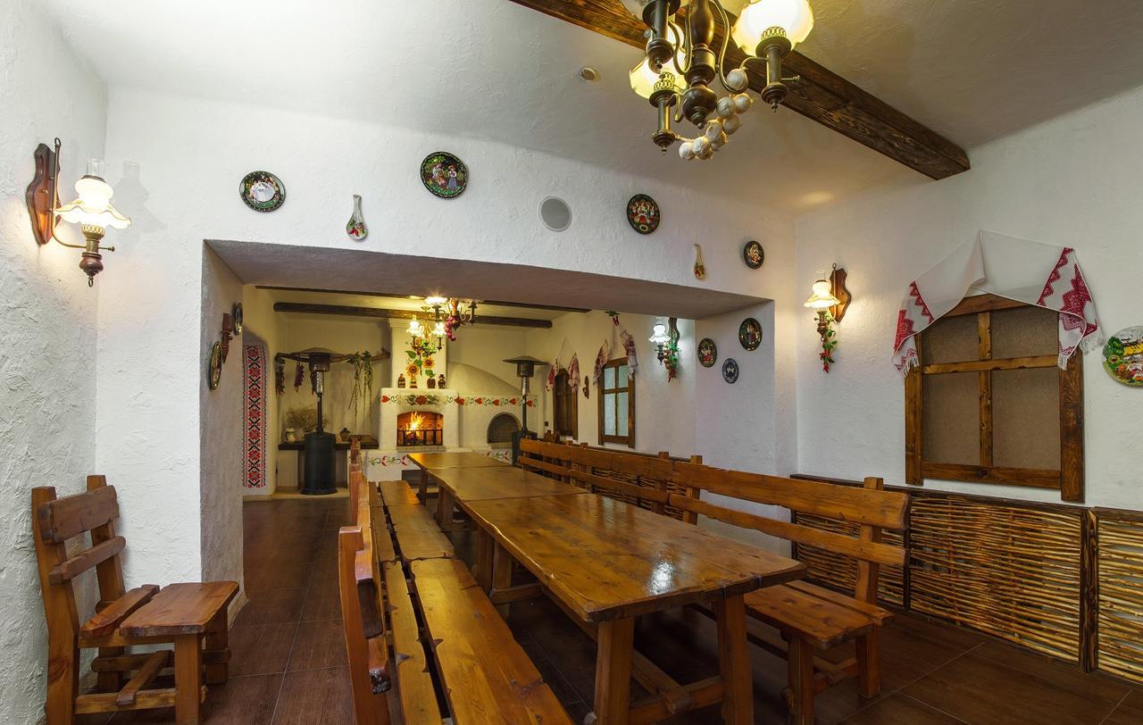 Stary Melnik Hotel Алма Ата Екстериор снимка