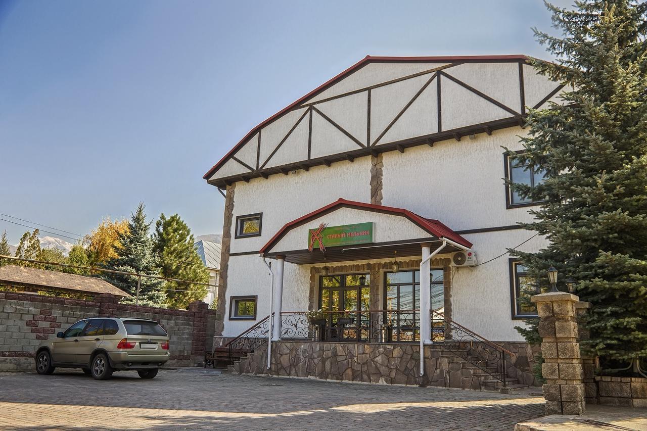 Stary Melnik Hotel Алма Ата Екстериор снимка