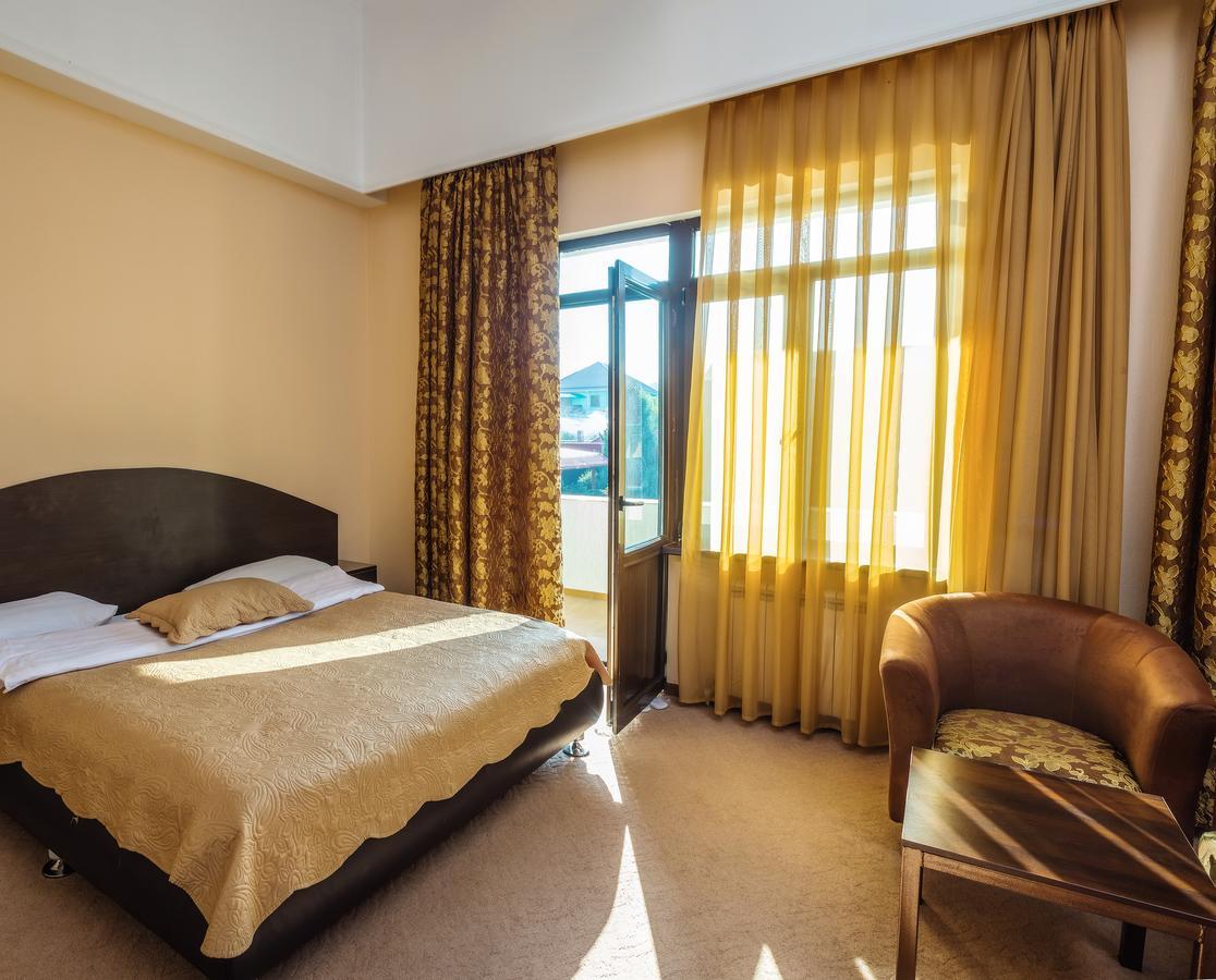 Stary Melnik Hotel Алма Ата Екстериор снимка