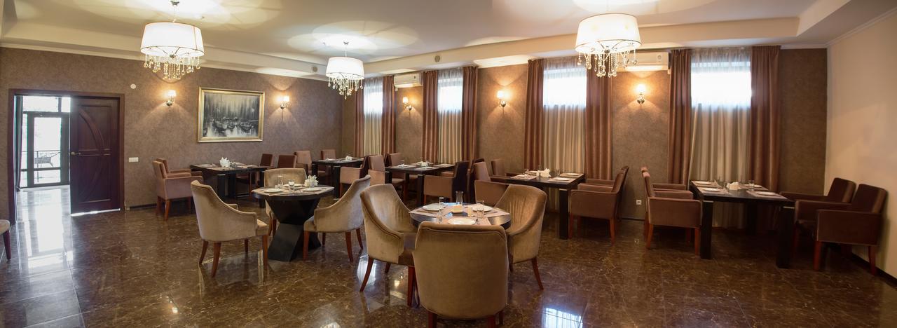 Stary Melnik Hotel Алма Ата Екстериор снимка