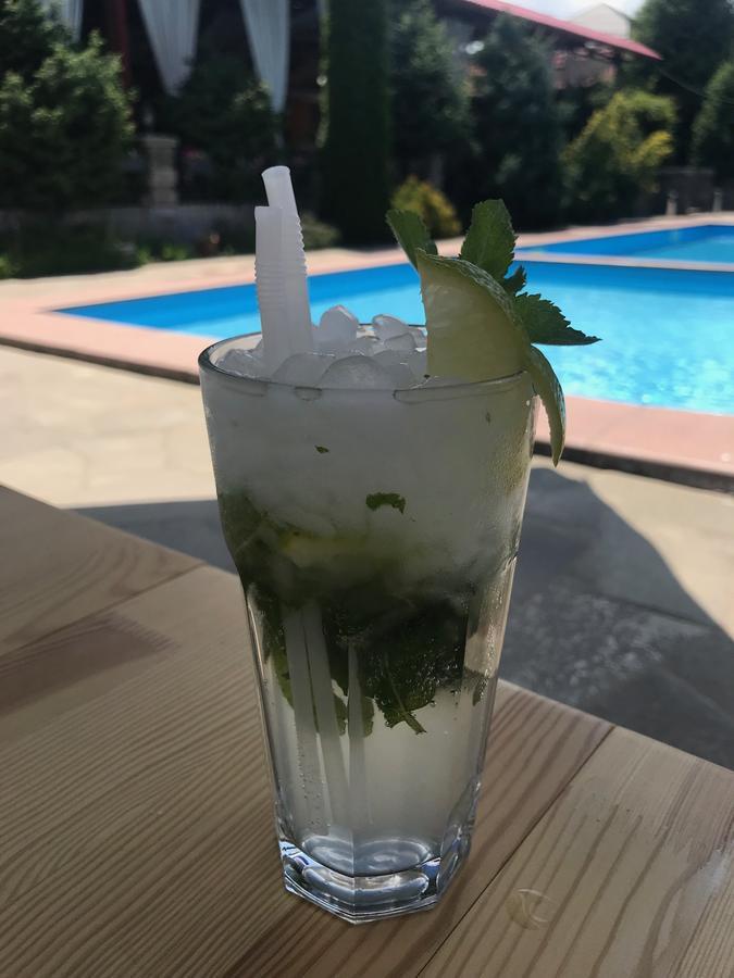 Stary Melnik Hotel Алма Ата Екстериор снимка