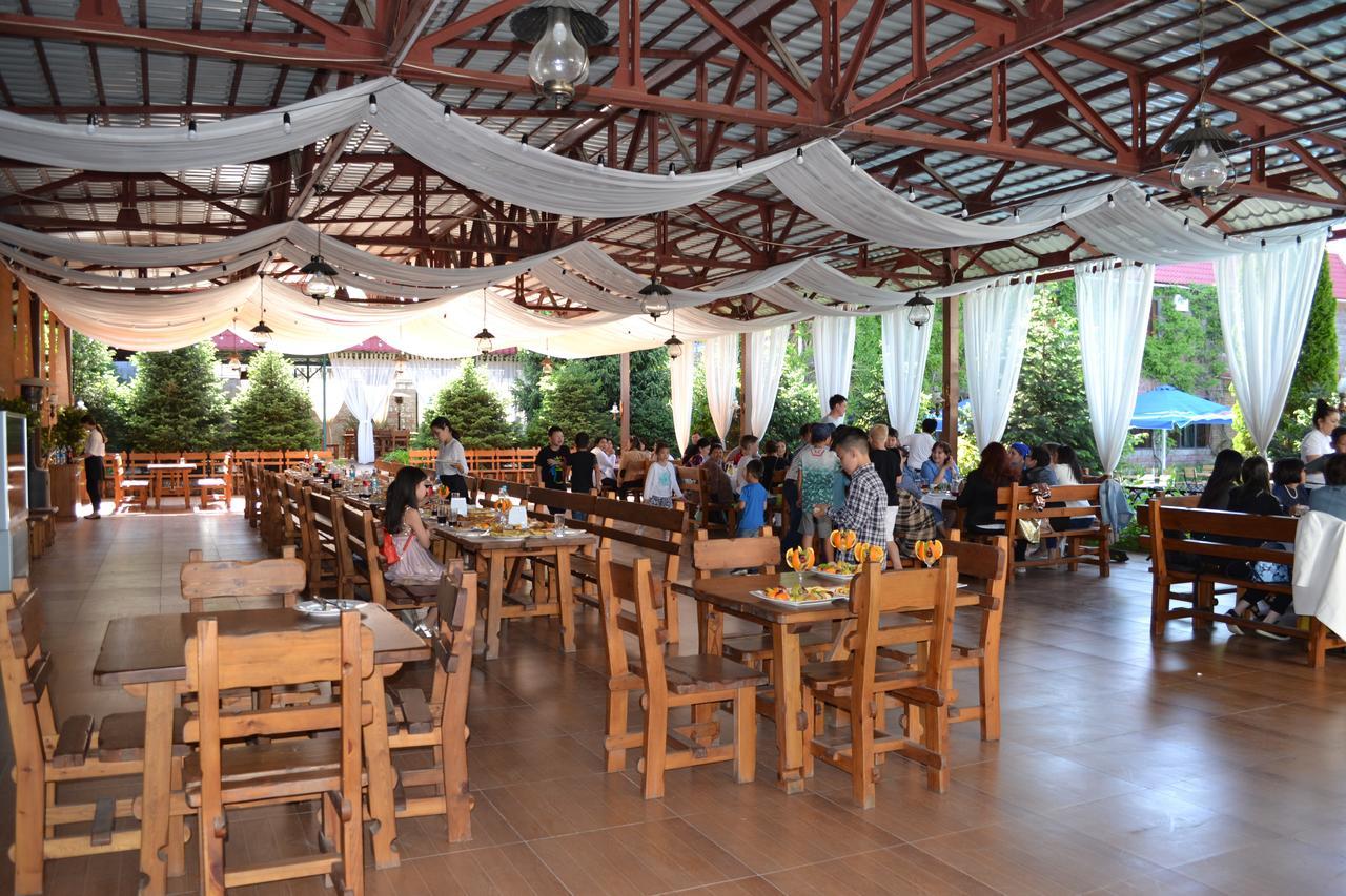 Stary Melnik Hotel Алма Ата Екстериор снимка